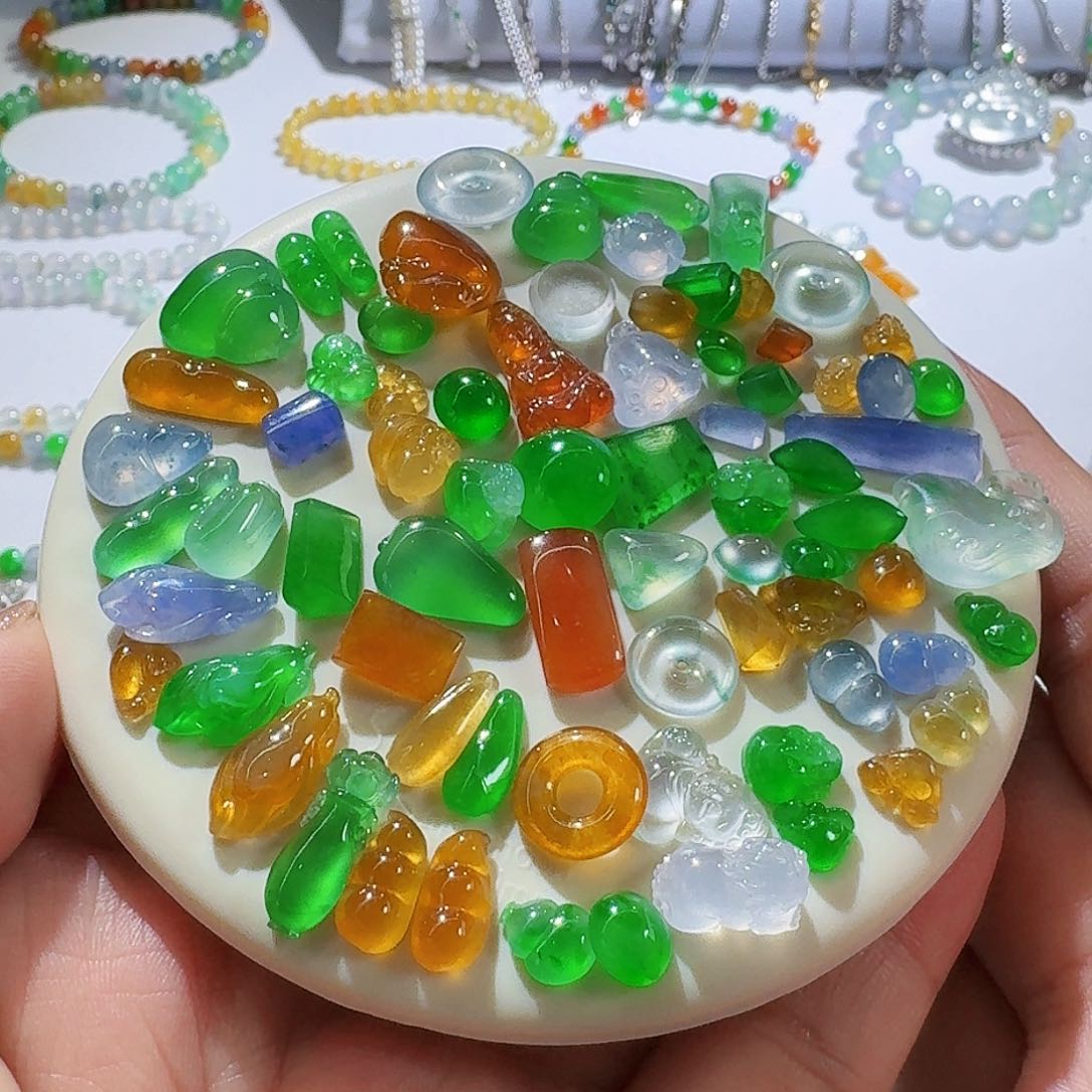 翡翠颈饰未镶嵌多样性发其一