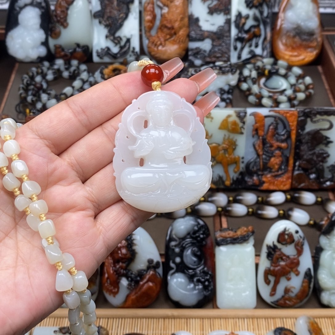 颈饰未镶嵌和田玉