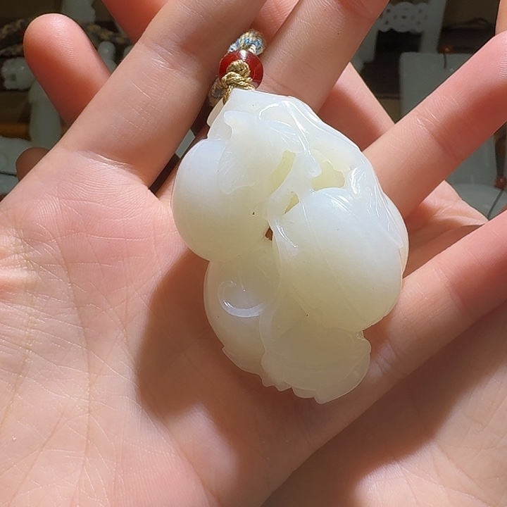 蛋***面和田玉未镶嵌颈饰