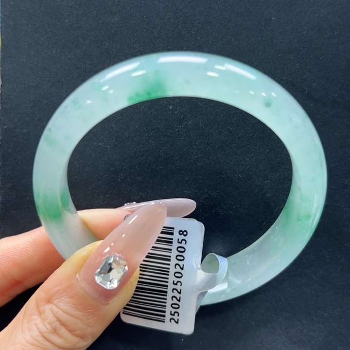 ࿐***娜石英质玉（非洲翠）未镶嵌手镯