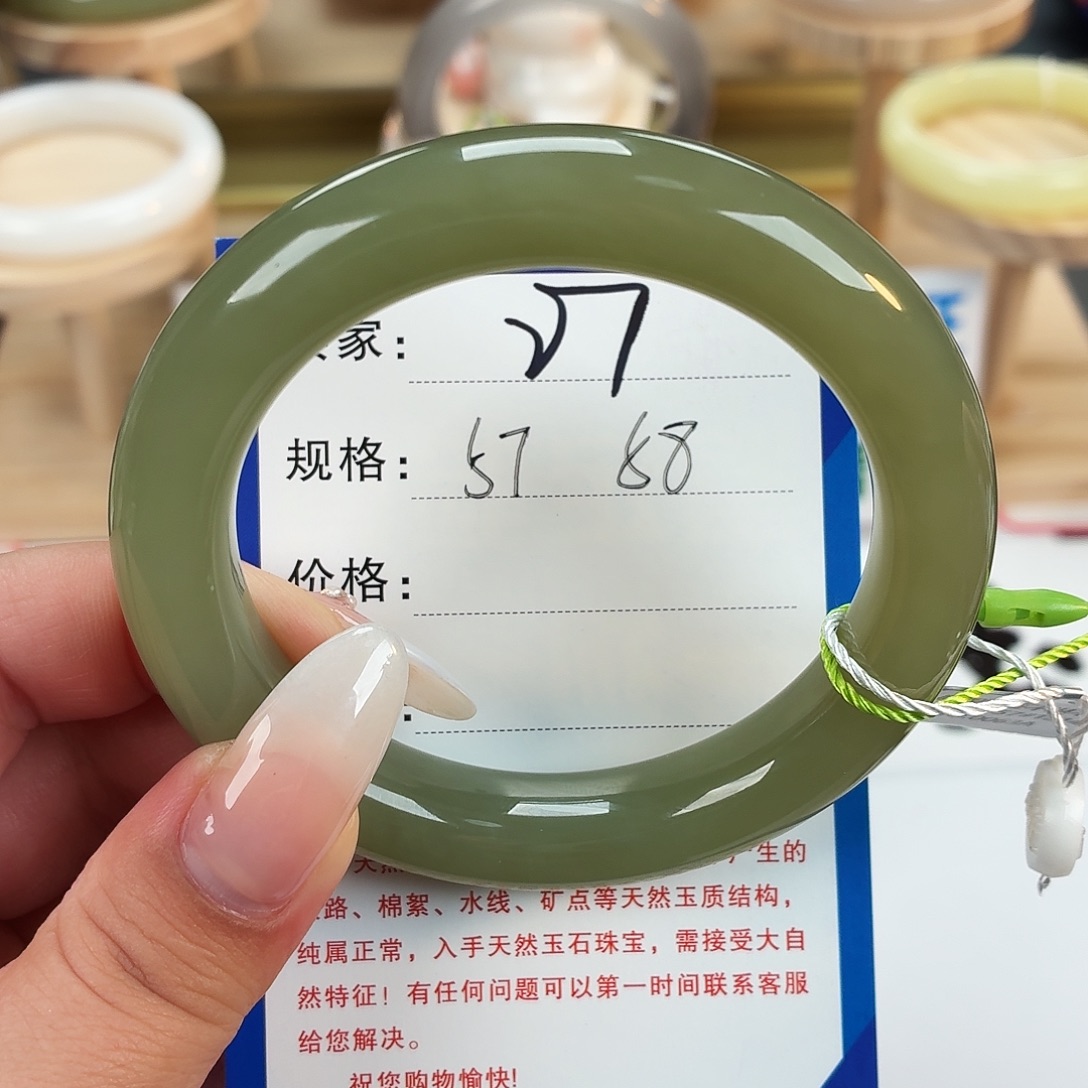 和田玉未镶嵌手镯