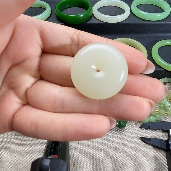 和田玉（糖玉）未镶嵌手镯