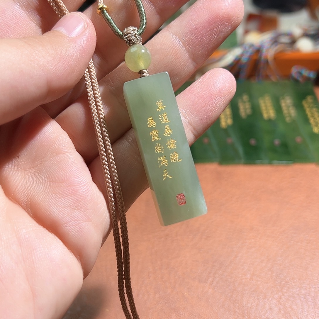 和田玉未镶嵌车挂