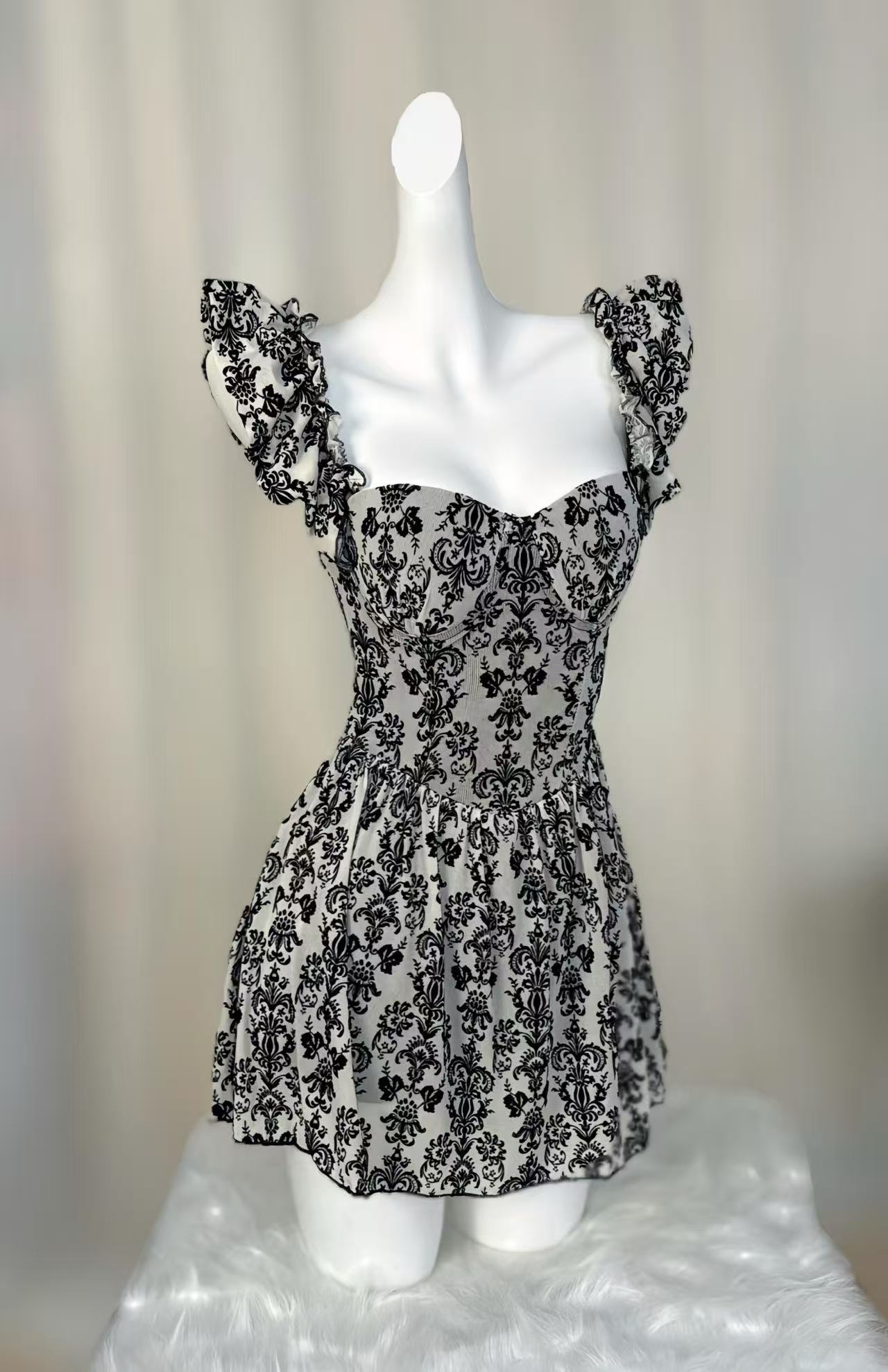 法式花园钢圈美背连体裙泳衣平角裤遮肉显身材