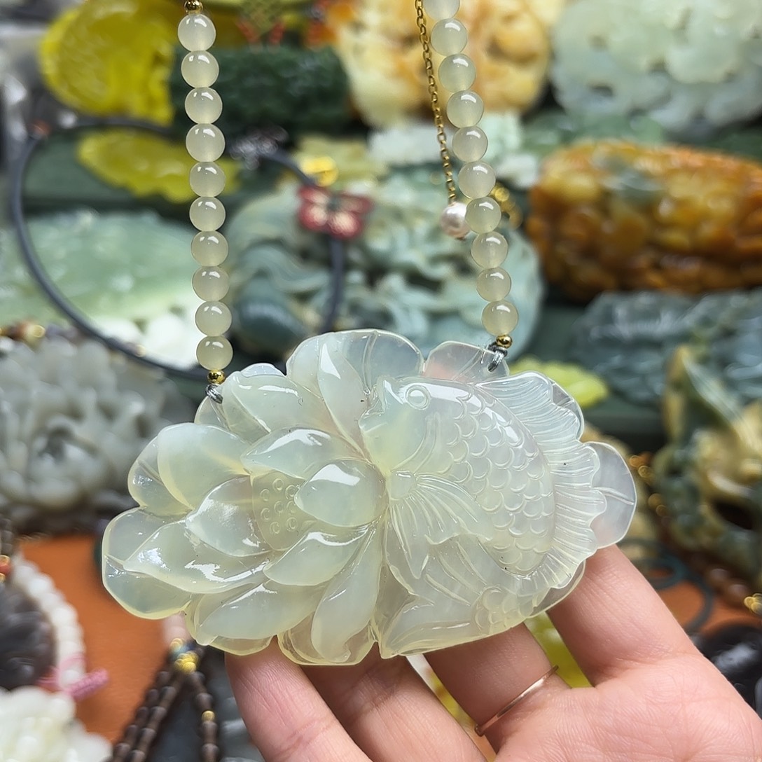 蛇纹石玉未镶嵌颈饰