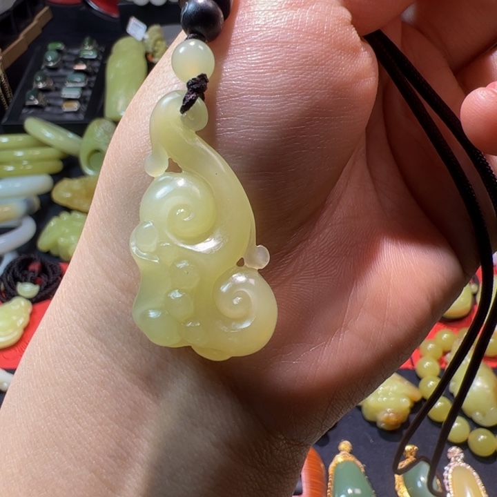 和田玉（黄玉）颈饰未镶嵌