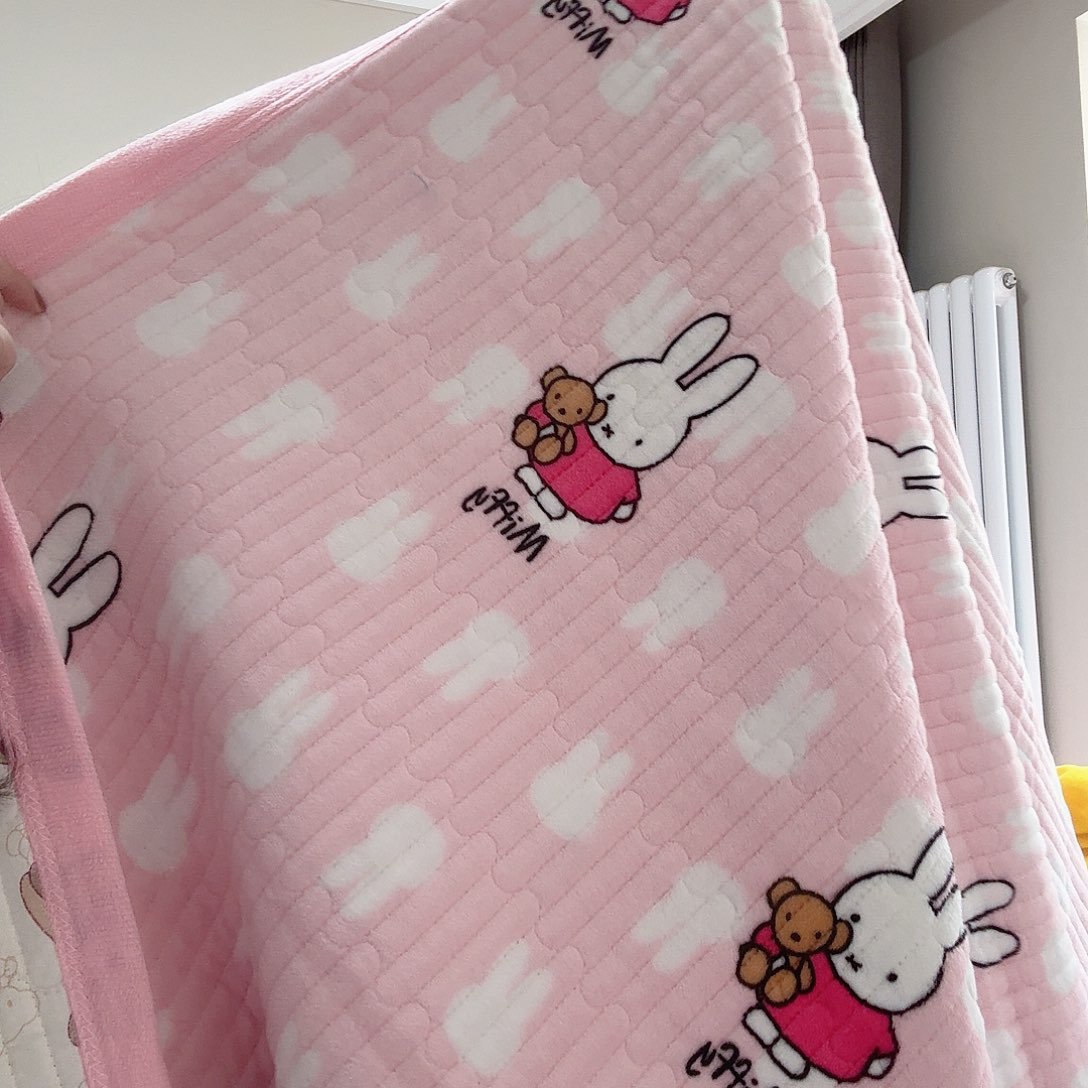 羊羔毛200×220特价不退不换，处理床盖