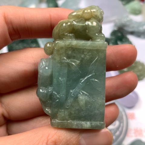 翡翠颈饰未镶嵌翡翠