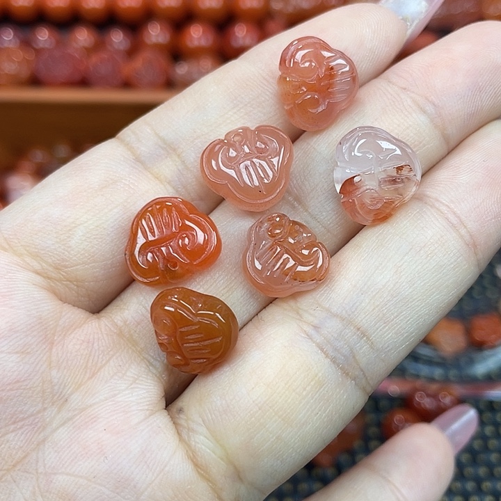 玛瑙/玉髓未镶嵌颈饰如意锁