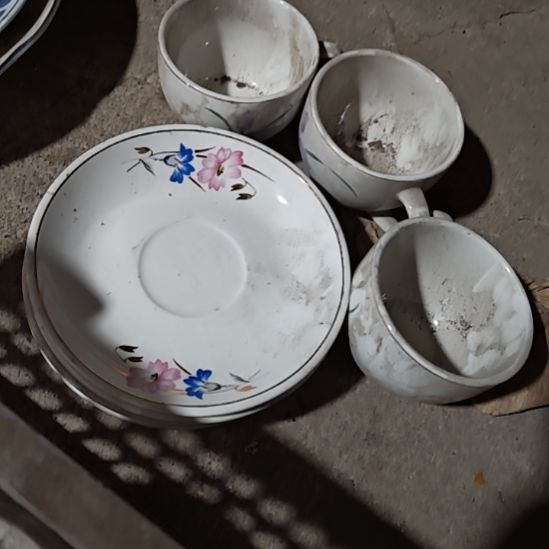 茶盏陶瓷盘子碗啥都有