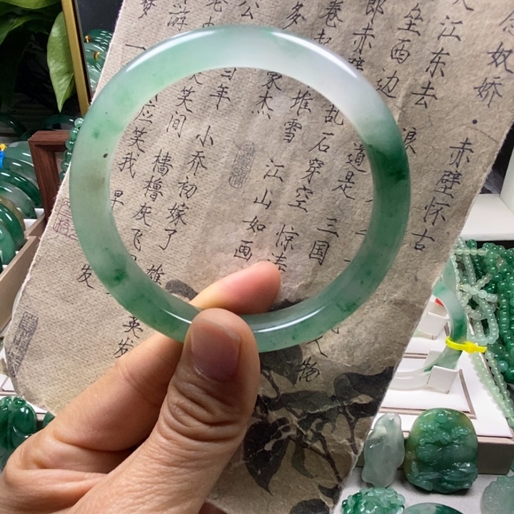 石英质玉未镶嵌手镯
