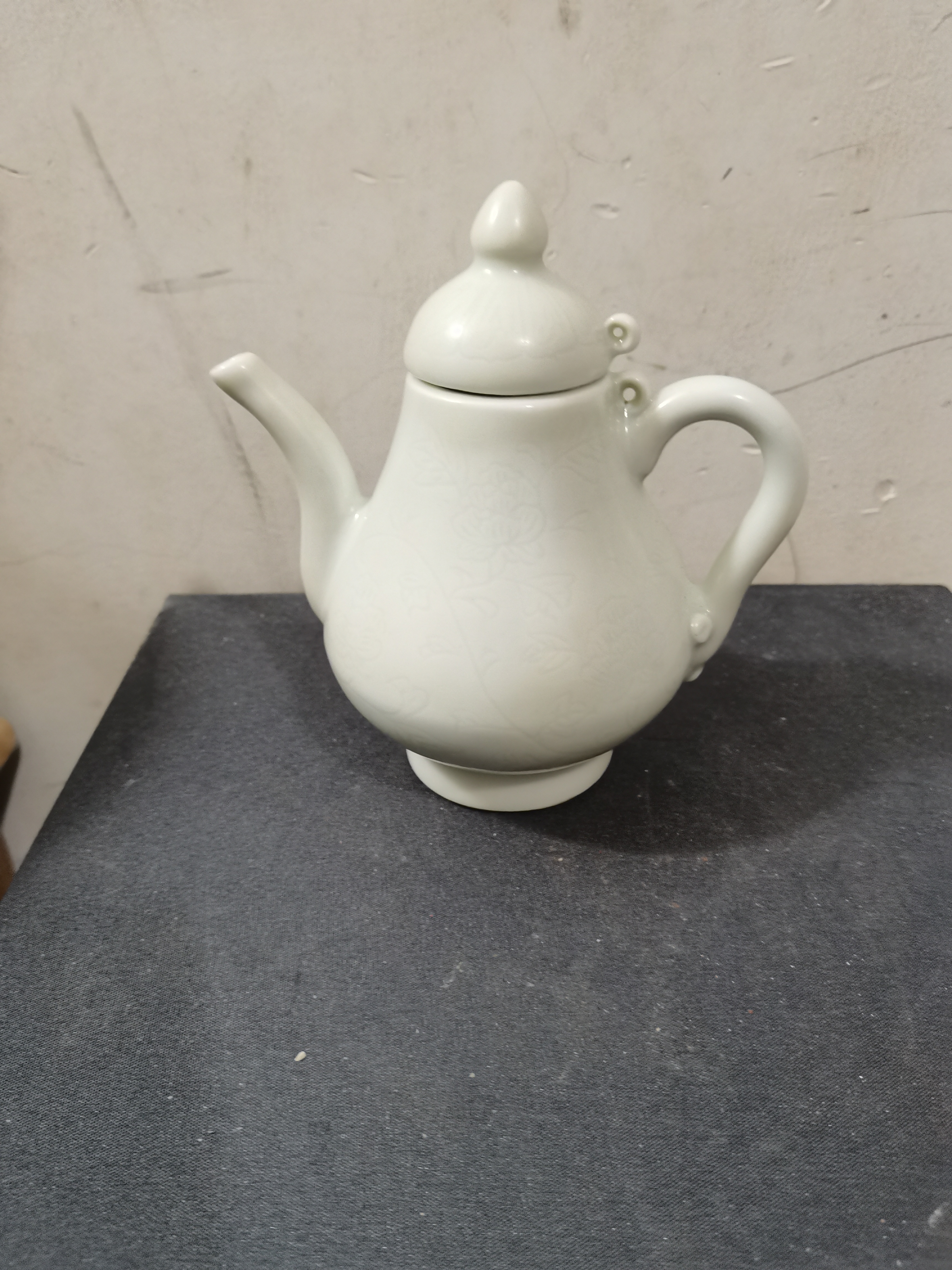 景德镇陶瓷天白釉壶