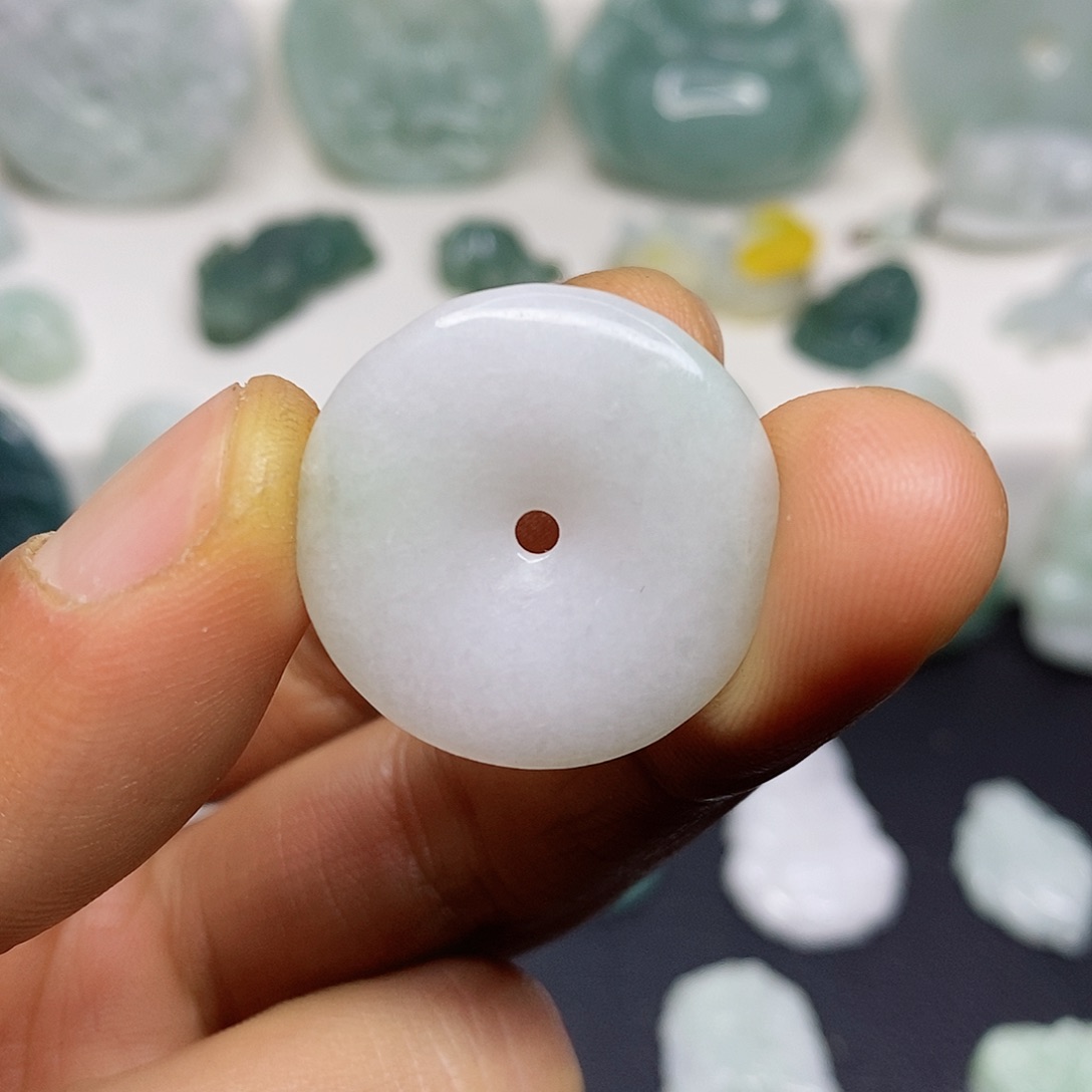 翡翠颈饰未镶嵌吊坠