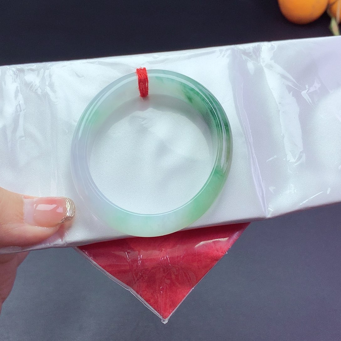 【闪购商品】翡翠手镯未镶嵌贵妃a 101653