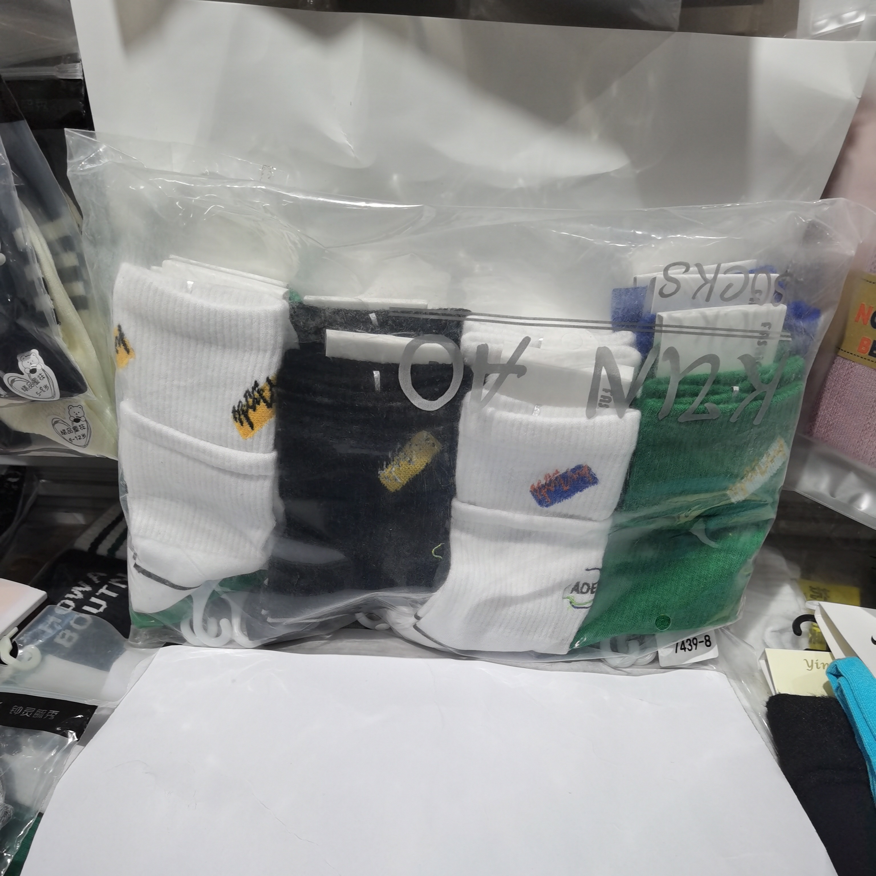 男潮袜一黑一白一亮色3双装随机不支持指定