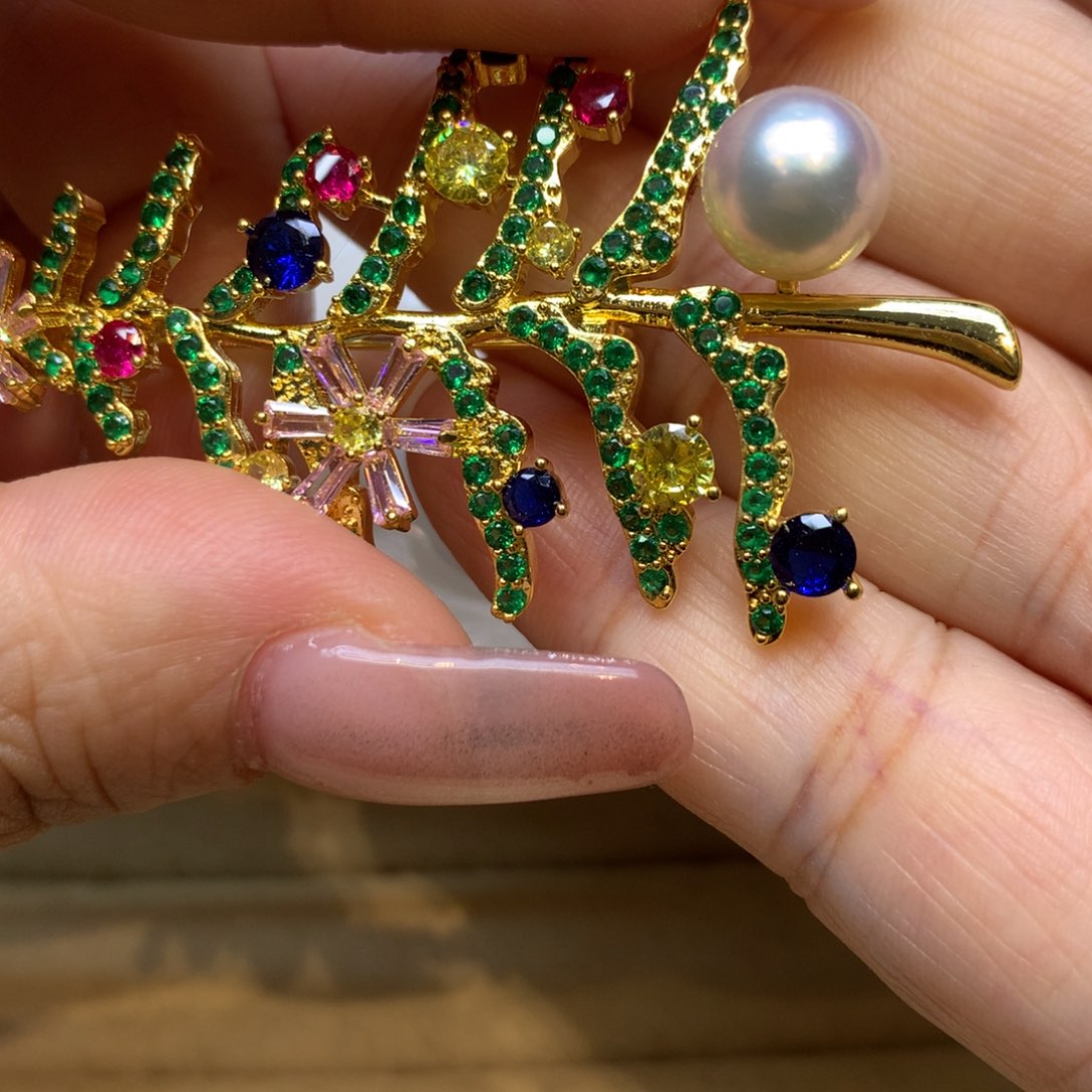 未镶嵌胸饰海水珍珠