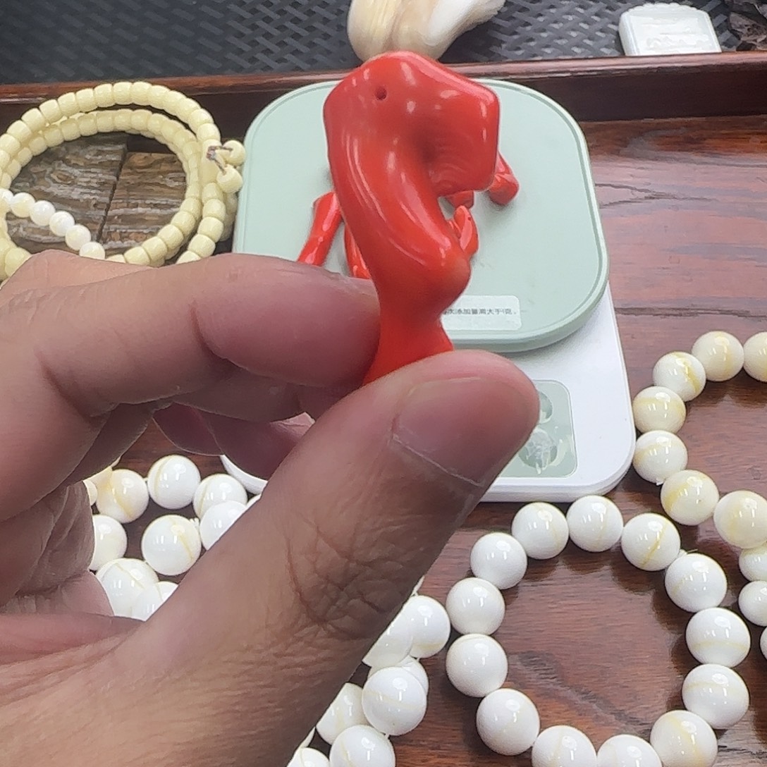 手串白玉菩提红色吊坠