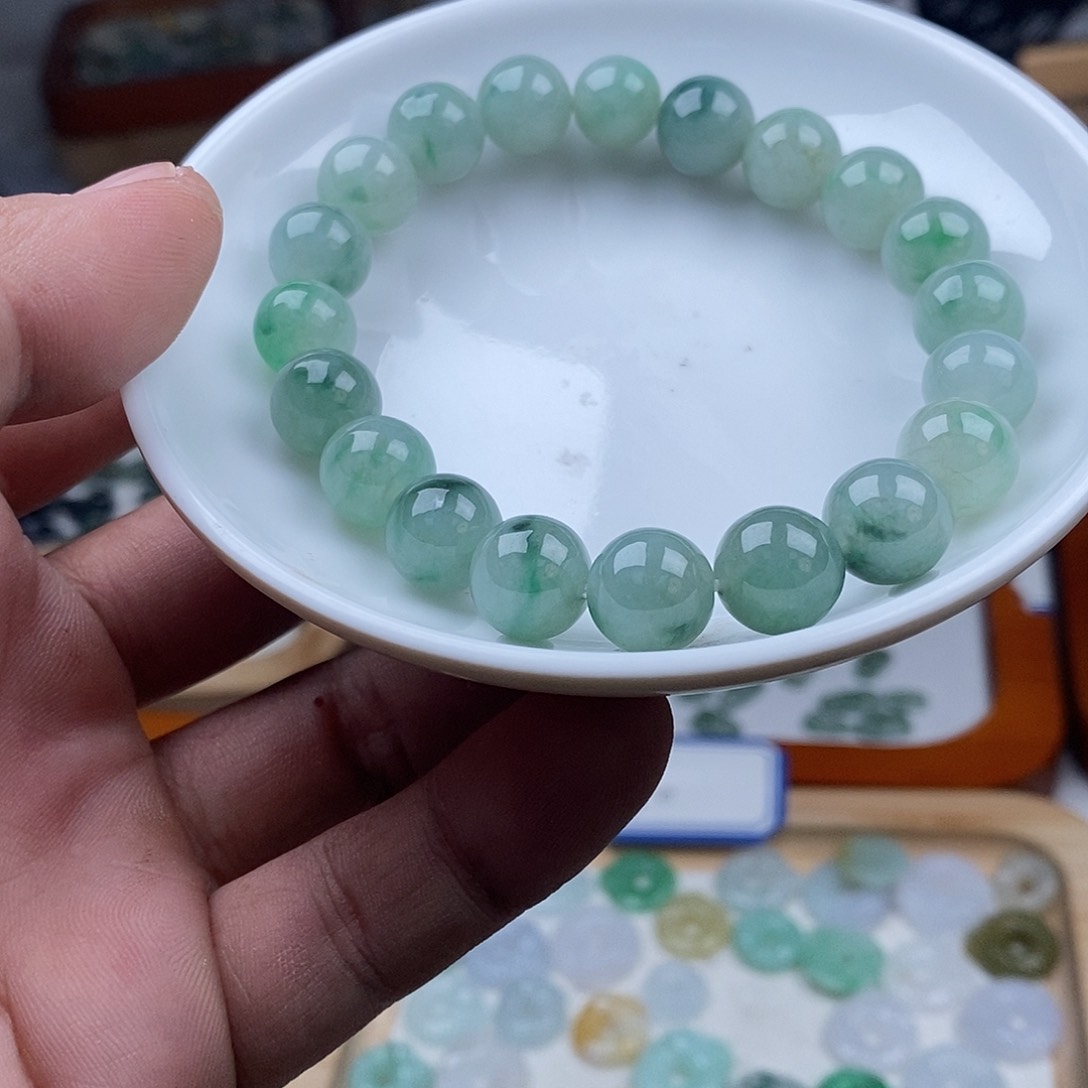 翡翠颈饰未镶嵌圆珠手串
