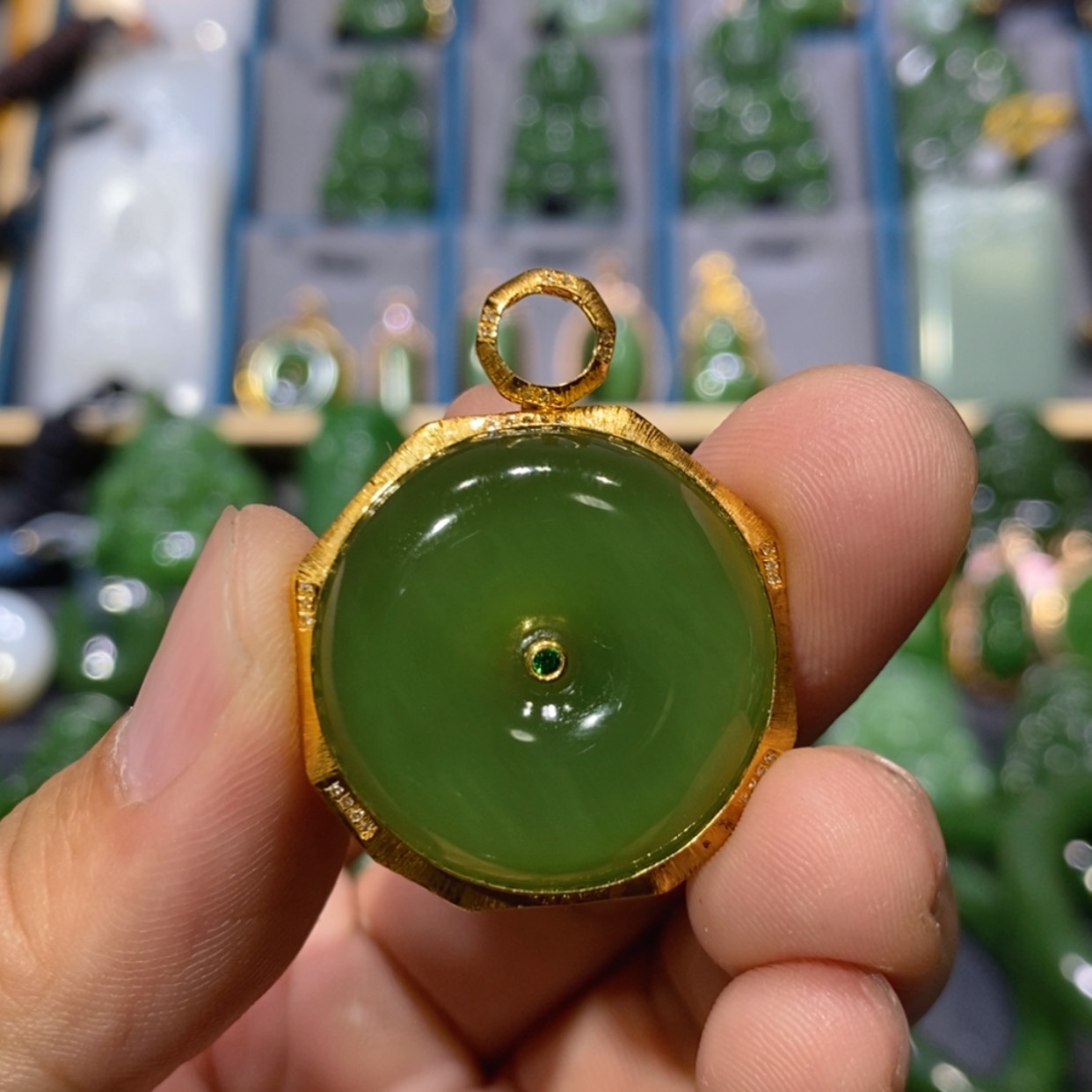 【闪购商品】和田玉吊坠(不含链)18K金镶嵌绿猫平安扣