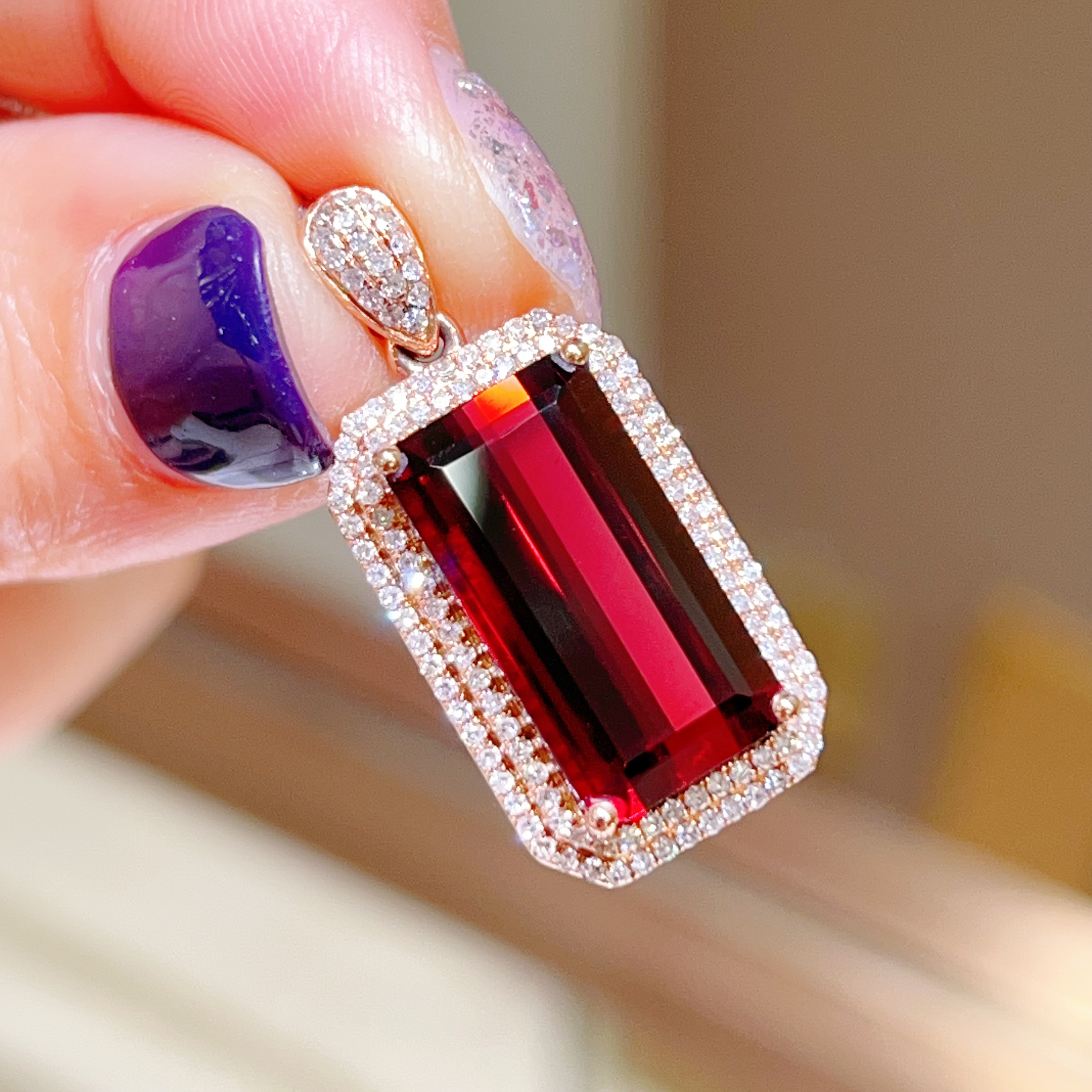 12.86ct 18k玫瑰金石榴石吊坠 6580