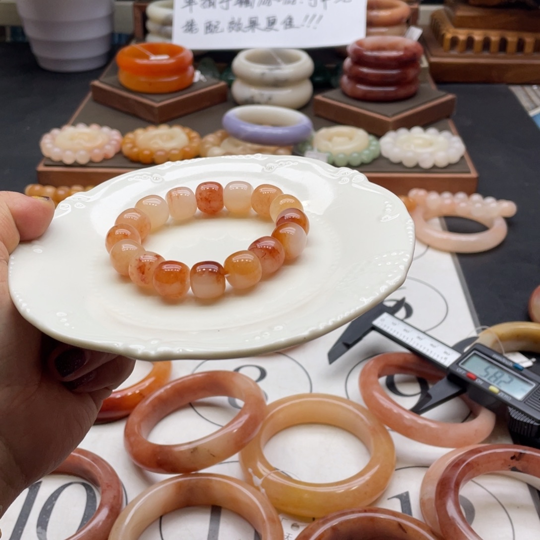 叶***秋石英岩玉未镶嵌手镯