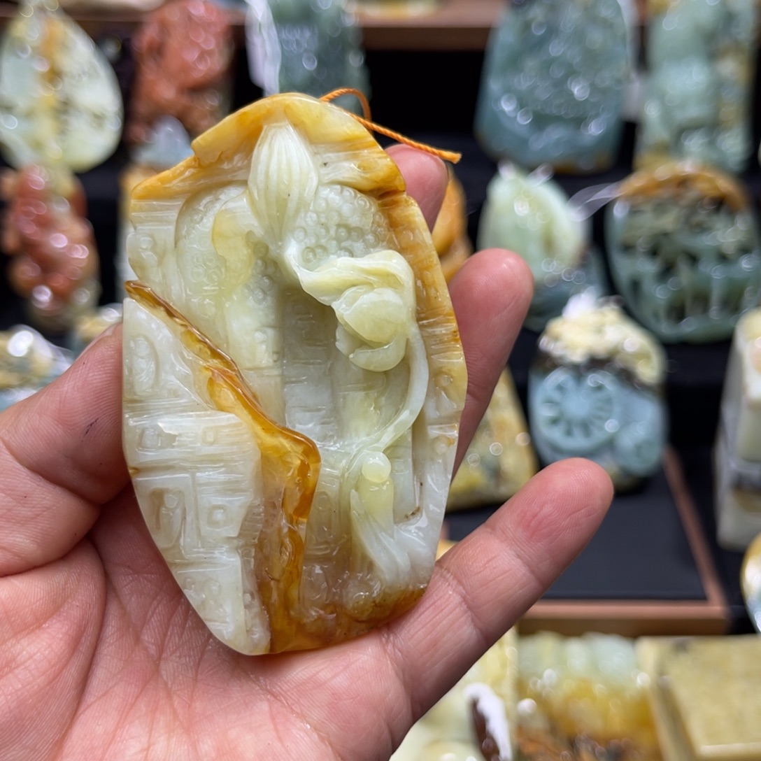 蛇纹石玉未镶嵌吊坠(赠链)