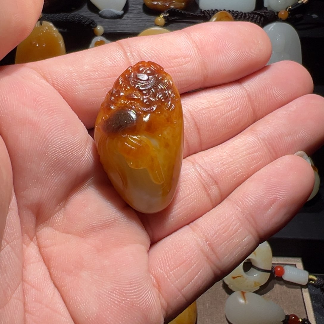 和田玉挂件未镶嵌夜*。