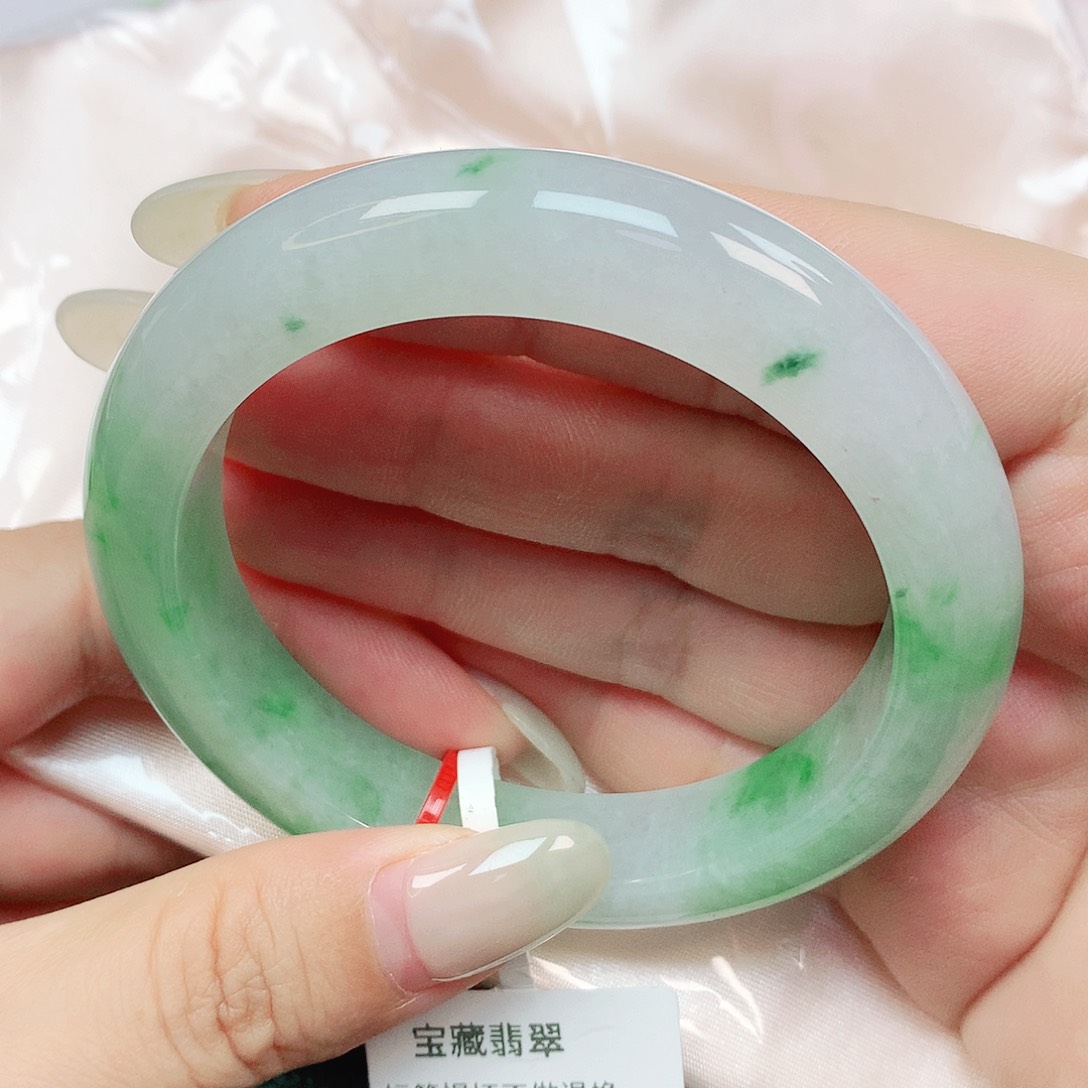 翡翠手镯未镶嵌抖音766