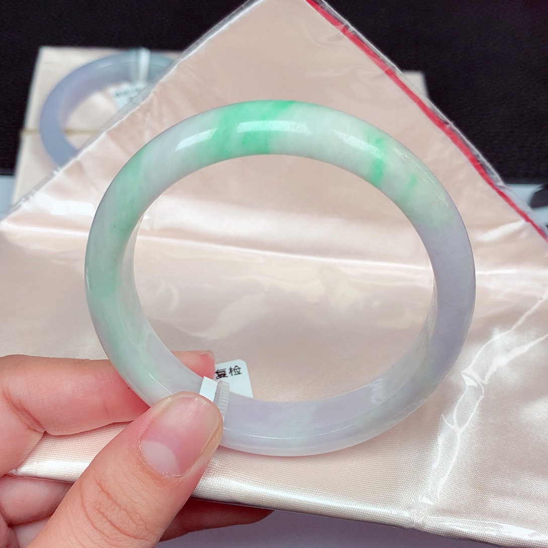 翡翠未镶嵌手镯正圈56