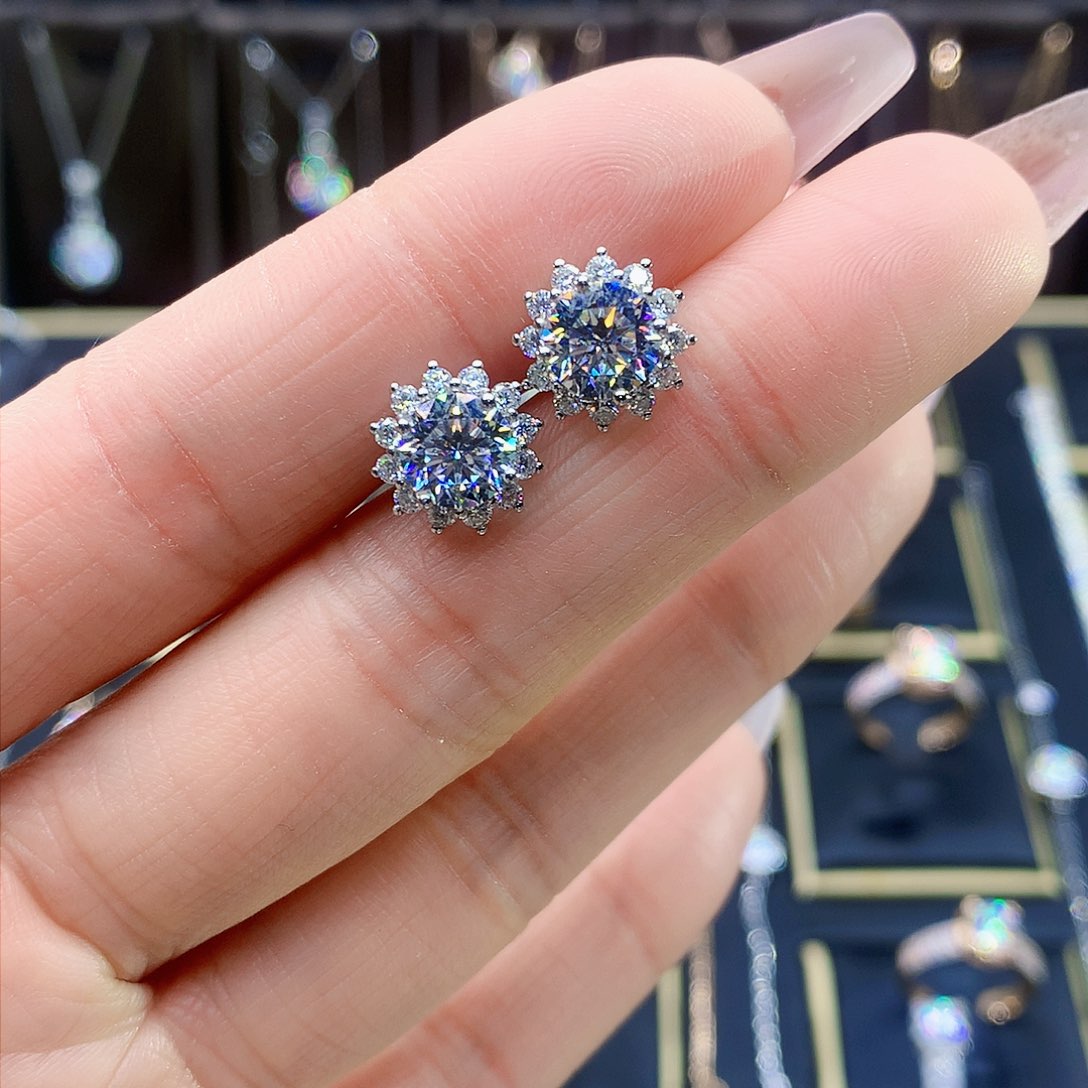 合成碳硅石（莫桑石）耳饰18K金镶嵌惠****店