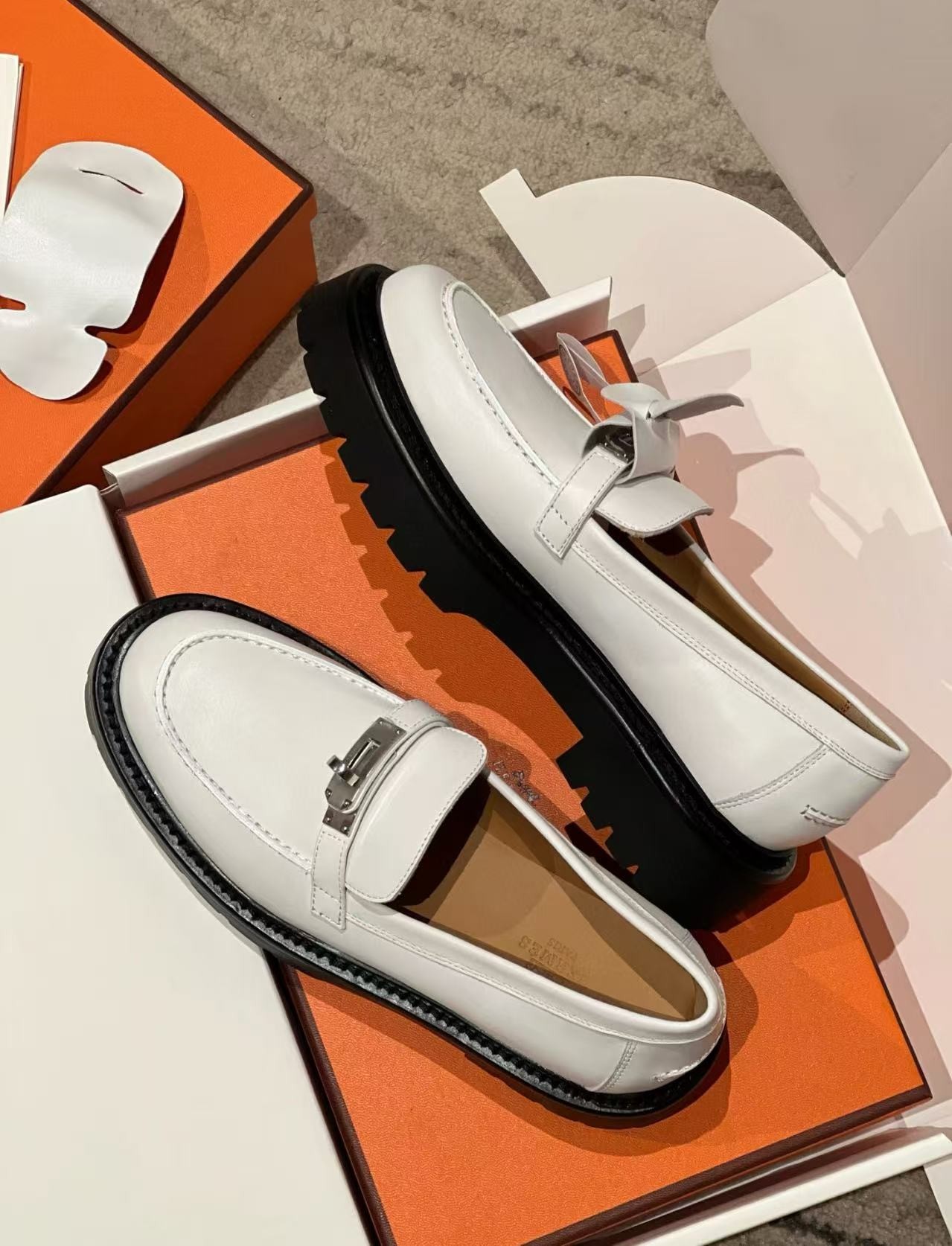 未使用 Hermes/爱马仕 爱马仕白色银扣厚底乐福鞋38