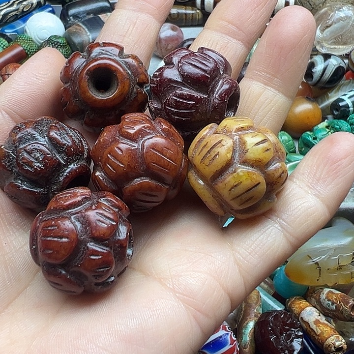 梁***8玛瑙/玉髓未镶嵌颈饰