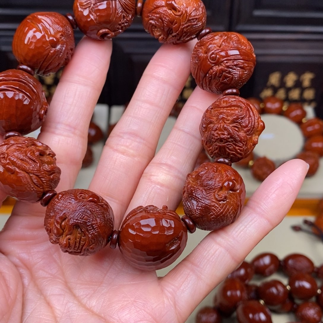 官***）橄榄核吊坠钻面恶僧