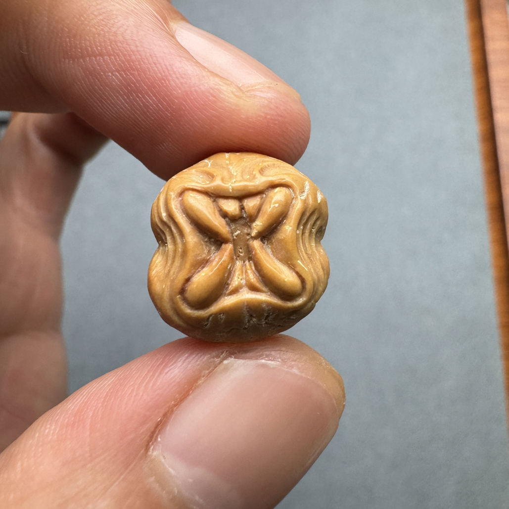 尼伯尔玉化皮麒麟眼手工雕刻吞噬，凤眼菩提雕刻凤眼元素