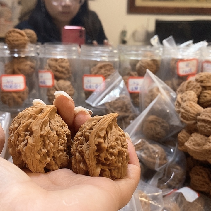 文玩核桃吊坠42蛇头有修