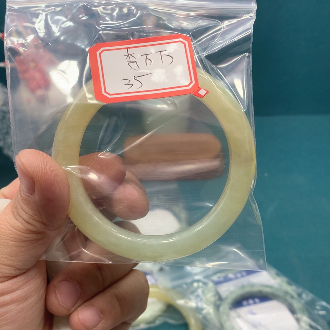 透闪石-蛇纹石玉手镯未镶嵌李*万