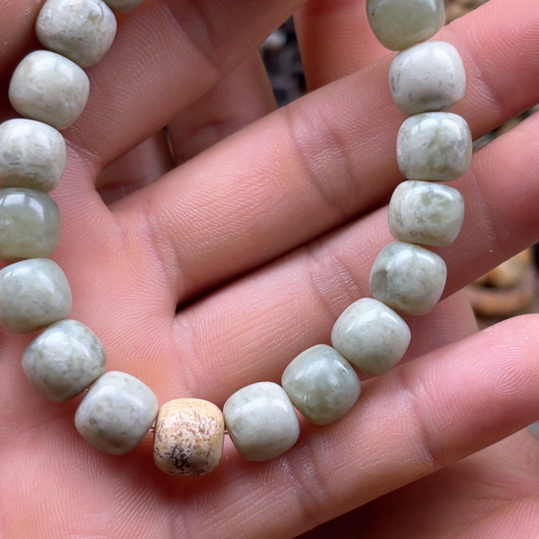 未镶嵌手链岫岩河磨玉（透闪石质玉）太****•