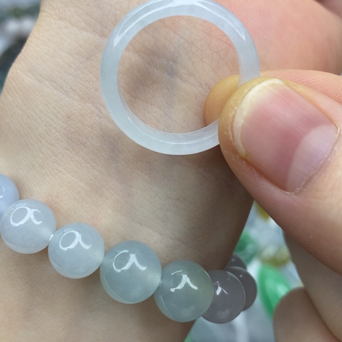 翡翠未镶嵌颈饰戒圈