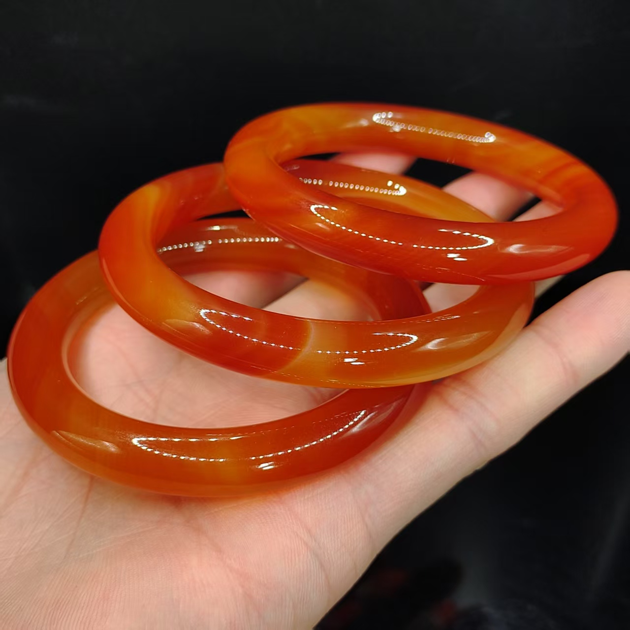 【龙龙严选】牛血红樱桃红宽条手镯J7【多样性发其一】约52-64mm