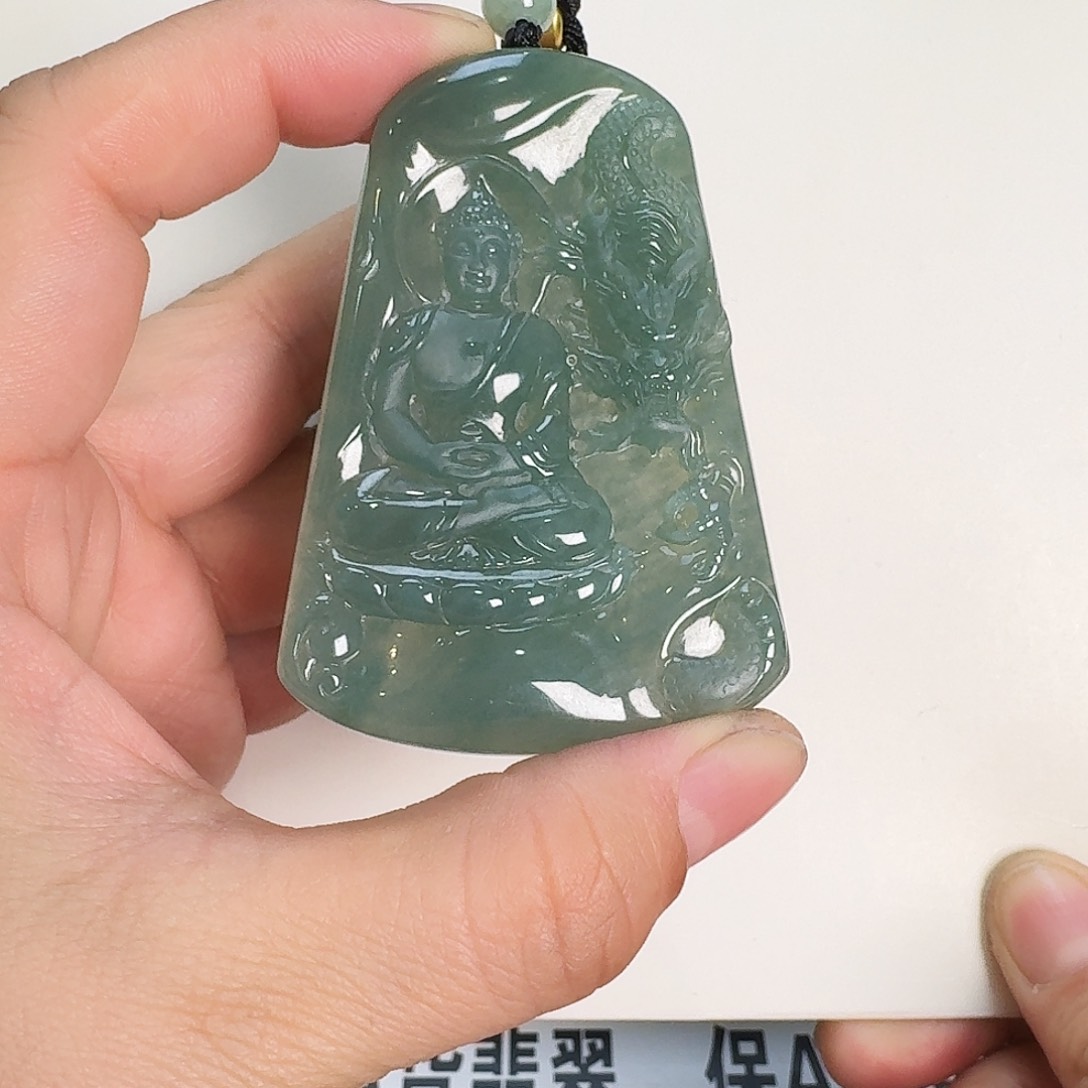 翡翠颈饰未镶嵌过*雨大日如来