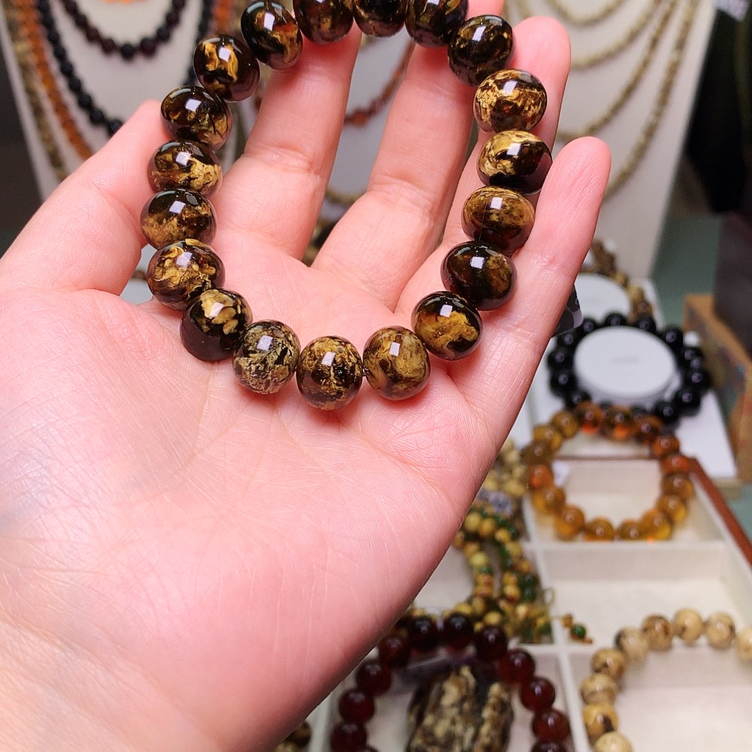 露***鹭琥珀未镶嵌裸石13/黑金841