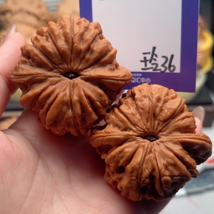 吊坠文玩核桃南***意文玩核桃36