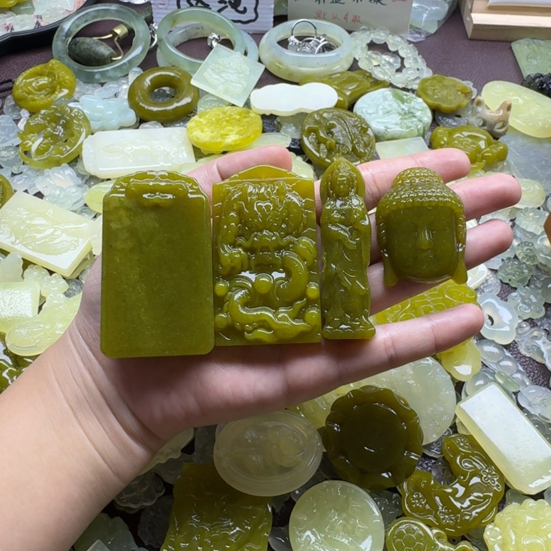 J***g蛇纹石玉合金颈饰