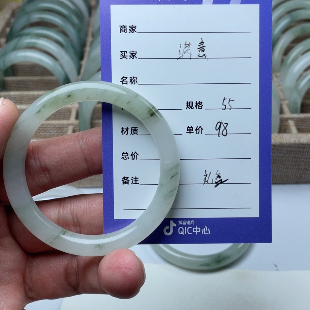 石英质玉手镯未镶嵌满*