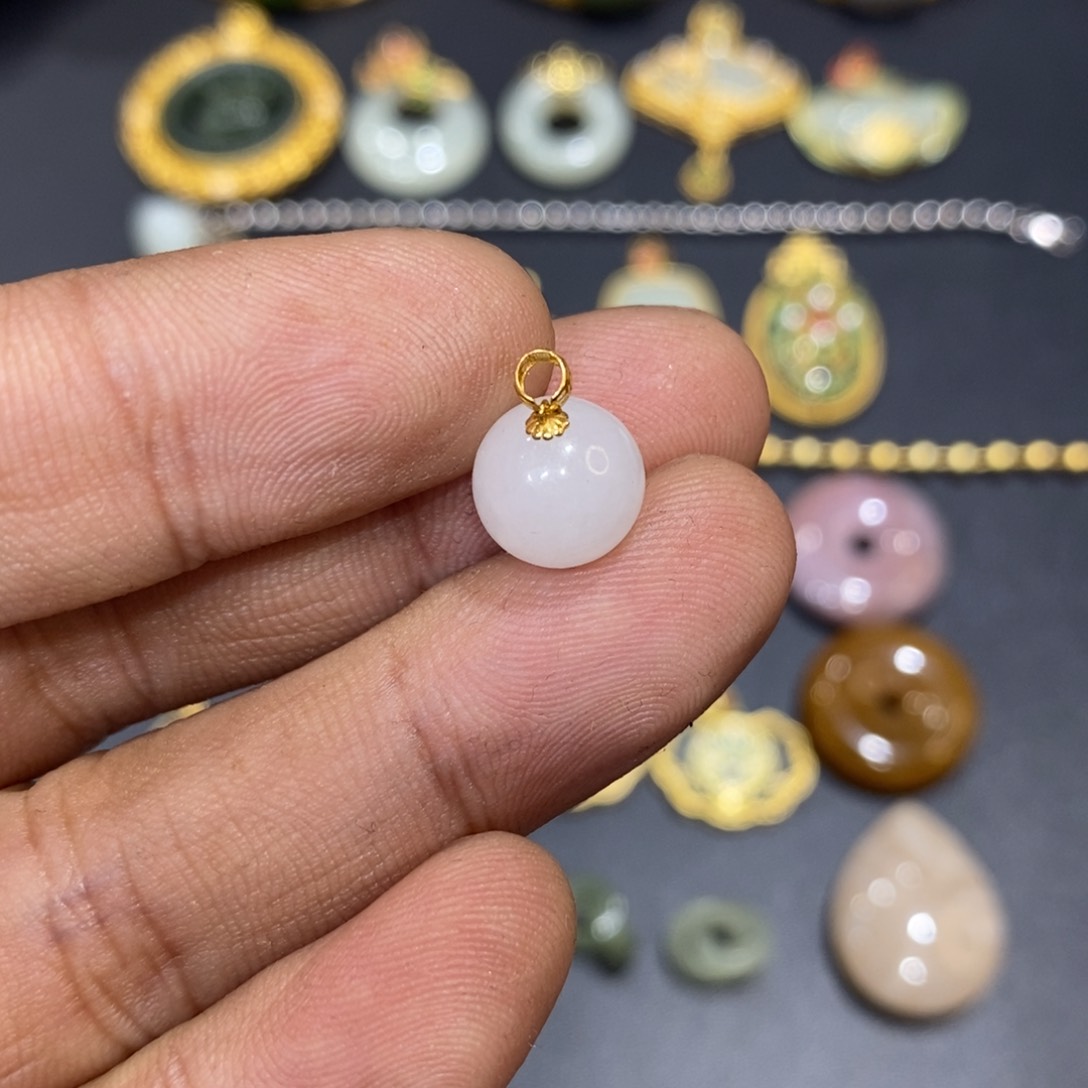 和田玉颈饰18K金镶嵌