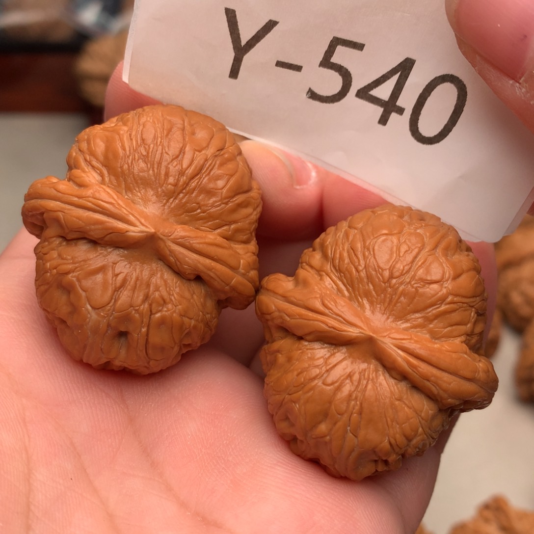 文玩核桃把件40元宝………..