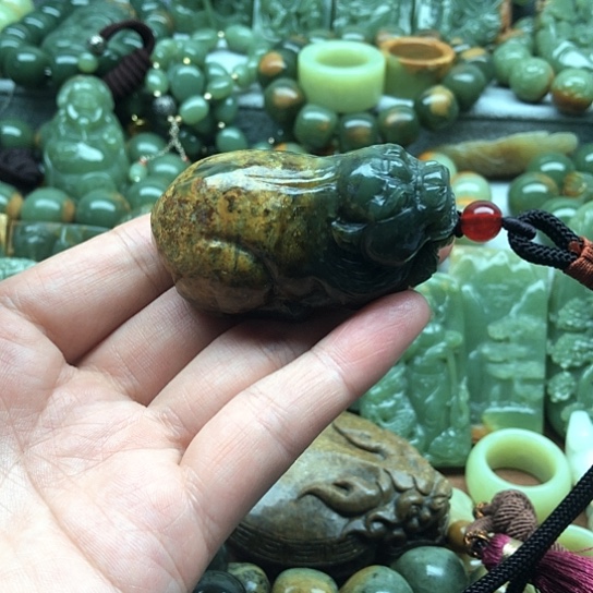 岫岩河磨玉（透闪石质玉）把件未镶嵌光****者