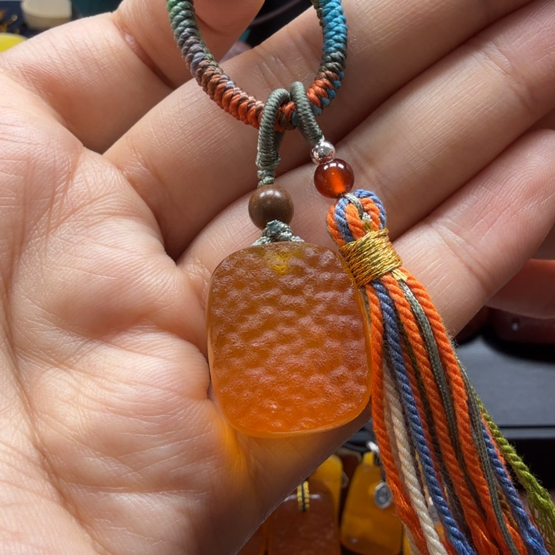 琥珀吊坠(赠链)未镶嵌