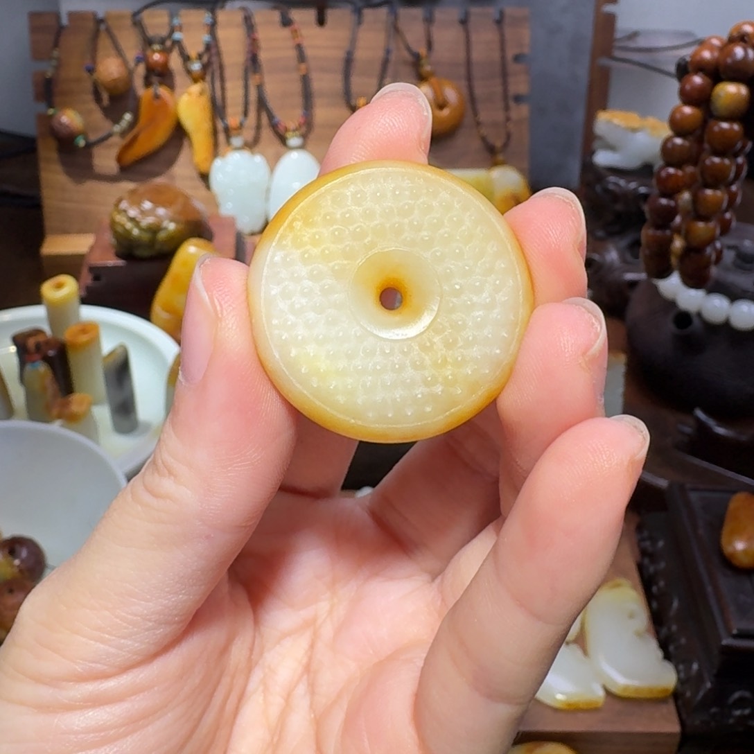 和田玉颈饰未镶嵌