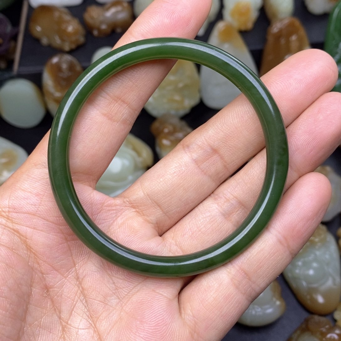 和田玉颈饰未镶嵌于*墨